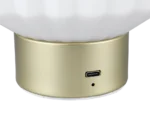 Close-up van de gouden voet van de REALITY Tafellamp LORD, met een USB-C poort en een klein rond gat, waarschijnlijk voor opladen of connectiviteit; het bovenste gedeelte is een witte lamp.