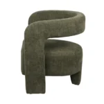 De Fauteuil Numi - Vintage Groen is een moderne fauteuil met olijfgroene structuurbekleding, een unieke doorlopende gebogen rugleuning en armleuning die om één kant heen loopt, en korte, ronde poten.