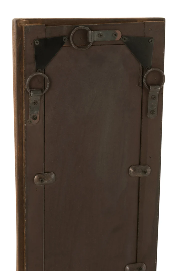 Een close-up van de achterkant van de Wandspiegel Rechthoek Hout Bruin Klein toont metalen beugels en ophangringen op de bovenste hoeken en in het midden. Het donkere hout van de lijst ziet er licht versleten uit.