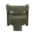De Fauteuil Numi - Vintage Groen is een moderne, minimalistische fauteuil met olijfgroene bekleding, een afgeronde rugleuning, een dikke zitting met kussens en brede poten. Afgebeeld vanaf de achterkant tegen een witte achtergrond.