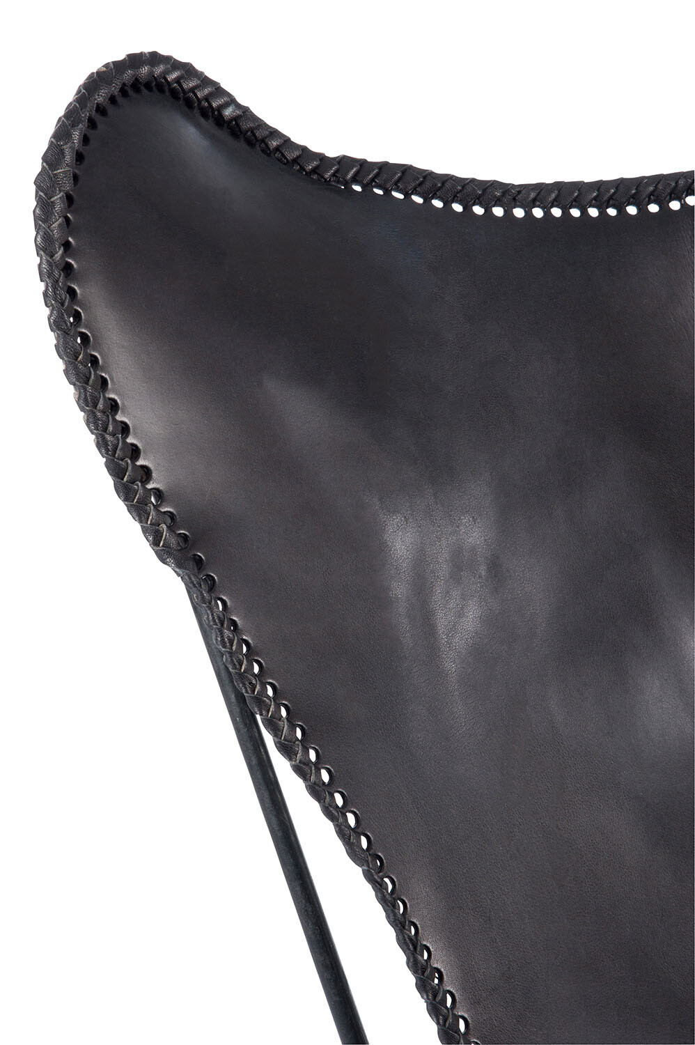 De Lounge Stoel Leer Zwart Metaal is een zwart leren stoel met bijpassende zwarte stiksels.