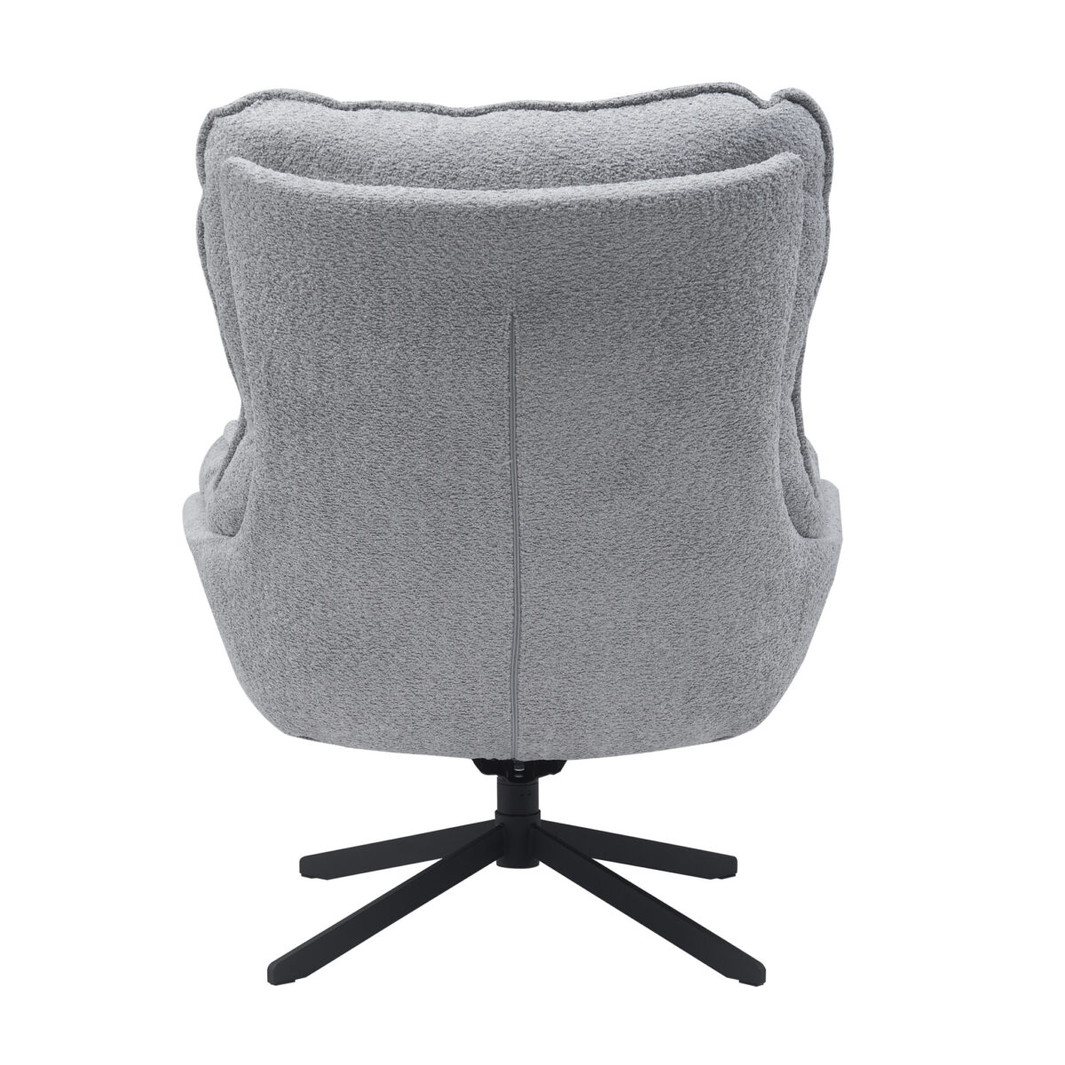 De Fauteuil Vera Lichtgrijs is een moderne loungestoel met een pluche, gestructureerde bekleding in lichtgrijs, met een gebogen, gecapitonneerde rugleuning en een zwart metalen vierpoots draaivoet.