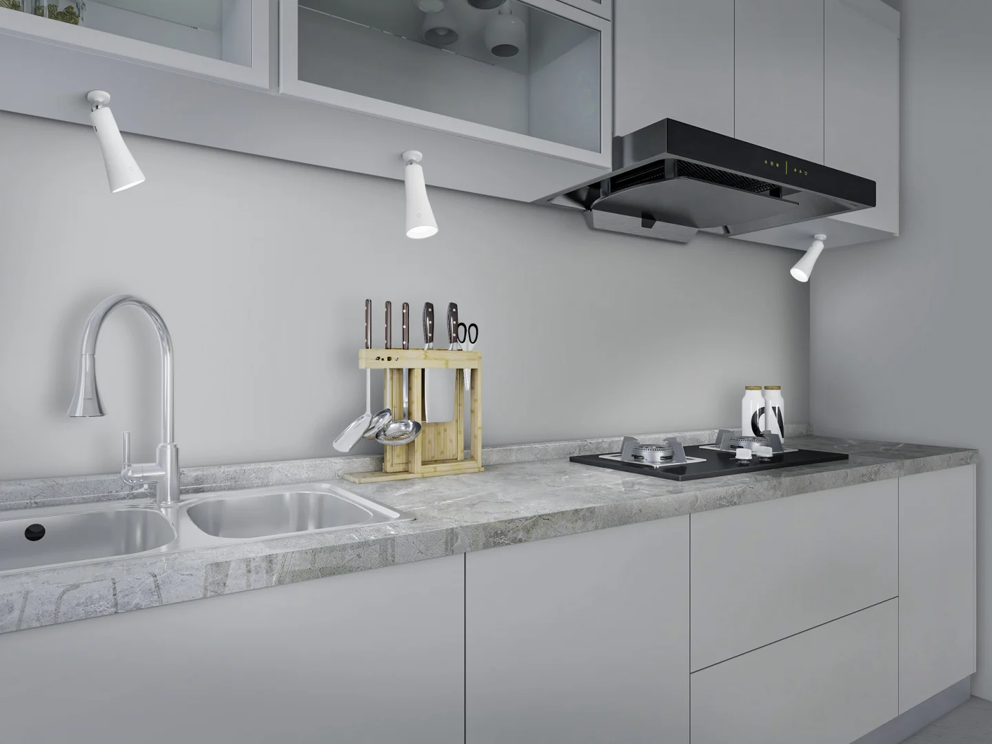 Moderne keuken met witte kastjes, marmeren aanrechtblad, dubbele spoelbak, gasfornuis met theepot, messenblok, keukengerei en een REALITY Tafellamp MAXI voor de verlichting. De algehele look is minimalistisch en strak.