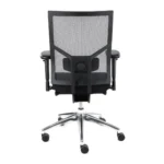 De gereviseerde Bureaustoel Zuidas-Special V2 Ergonomisch Design Zuidas (N)EN 1335 heeft een rug van netstof, een zwart frame, verstelbare armleuningen en een chromen onderstel met vijf zwenkwielen, afgebeeld vanaf de achterkant.