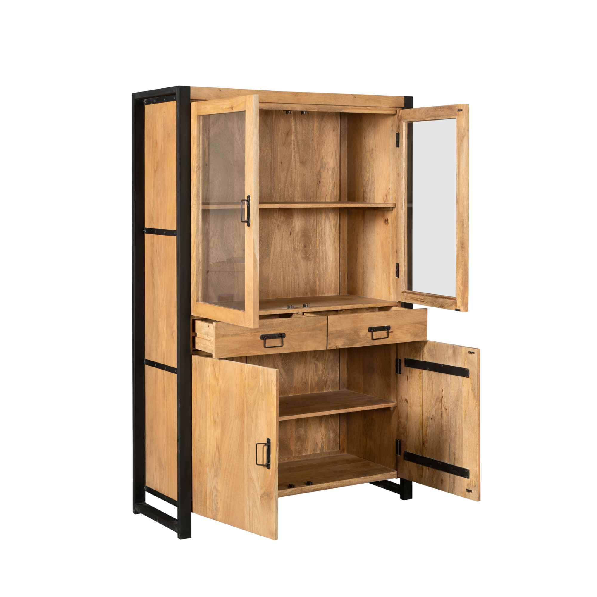 De Vitrinekast Boaz 115 cm is een hoge houten kast met een zwart metalen frame, bovendeuren met glaspanelen, twee middelste laden en massieve onderdeuren die allemaal opengaan en legplanken en veel opbergruimte onthullen.