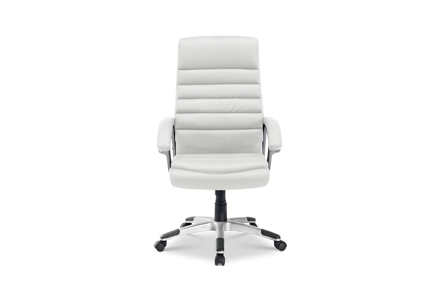 De SALE - Bureaustoel 'Kennedy' PU Wit (1c) is een moderne witte bureaustoel met hoge rugleuning en gewatteerde armleuningen en zitting, op een metalen onderstel met vijf wielen voor eenvoudige mobiliteit, tegen een effen witte achtergrond.