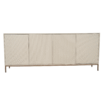 De Dressoir Madison Sand | 210 cm is een modern beige dressoir met vier verticaal gepaneelde deuren en slanke metalen poten, afgebeeld tegen een witte achtergrond.