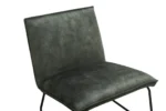 Een close-up van de Fauteuil James - Velvet Groen, met donkergroen fluwelen beklede zitting en rugleuning en zwart metalen poten tegen een witte achtergrond.