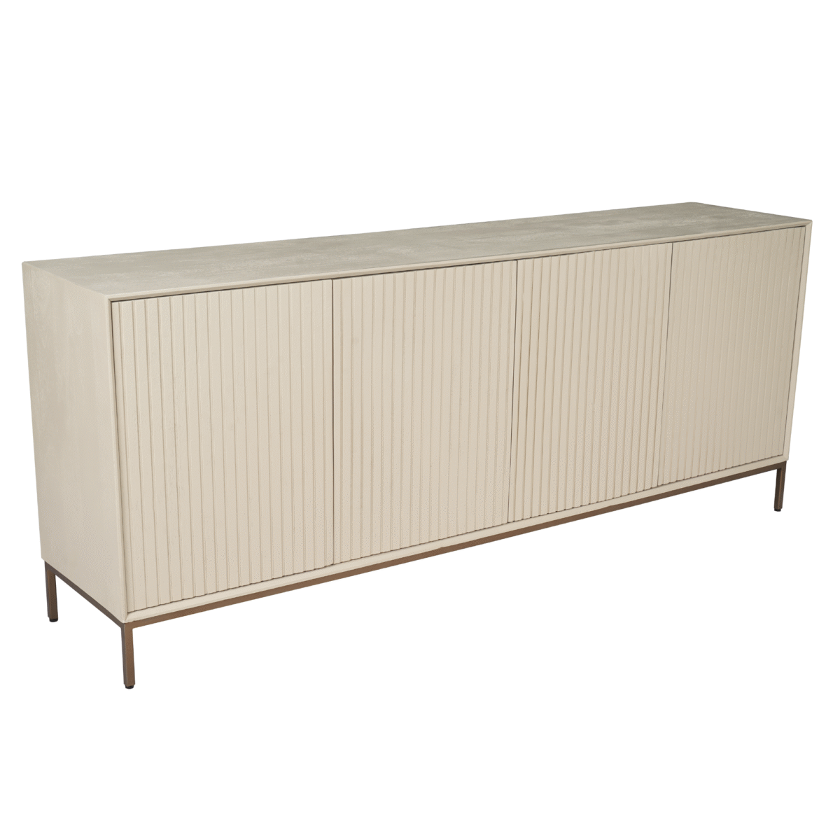 De Dressoir Madison Sand | 210 cm is een modern dressoir in lichtbeige met vier deuren met verticale groeven, geplaatst op slanke metalen poten, tegen een witte achtergrond.