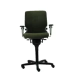 De Refurbished Baliestoel Comforto 77 Regain Groen Hoog is een ergonomische groene bureaustoel (NEN 1335) met verstelbare armleuningen, een zwart onderstel met vijf wielen en een hoge rugleuning tegen een effen witte achtergrond.