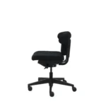 De Workliving T-Bone Black Edition Zwart ergonomische bureaustoel (N)EN 1335 heeft een zachte zitting, een verstelbare rugleuning en een onderstel met vijf wielen; afgebeeld in zijaanzicht tegen een witte achtergrond.