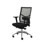 De Workliving Zuidas Mesh - Regain zitting Bureaustoel Ergonomisch Design (N)EN 1335 is een zwarte ergonomische bureaustoel met netrugleuning, verstelbare armleuningen, zitkussens en een verchroomd onderstel met vijf zwenkwielen tegen een witte achtergrond.