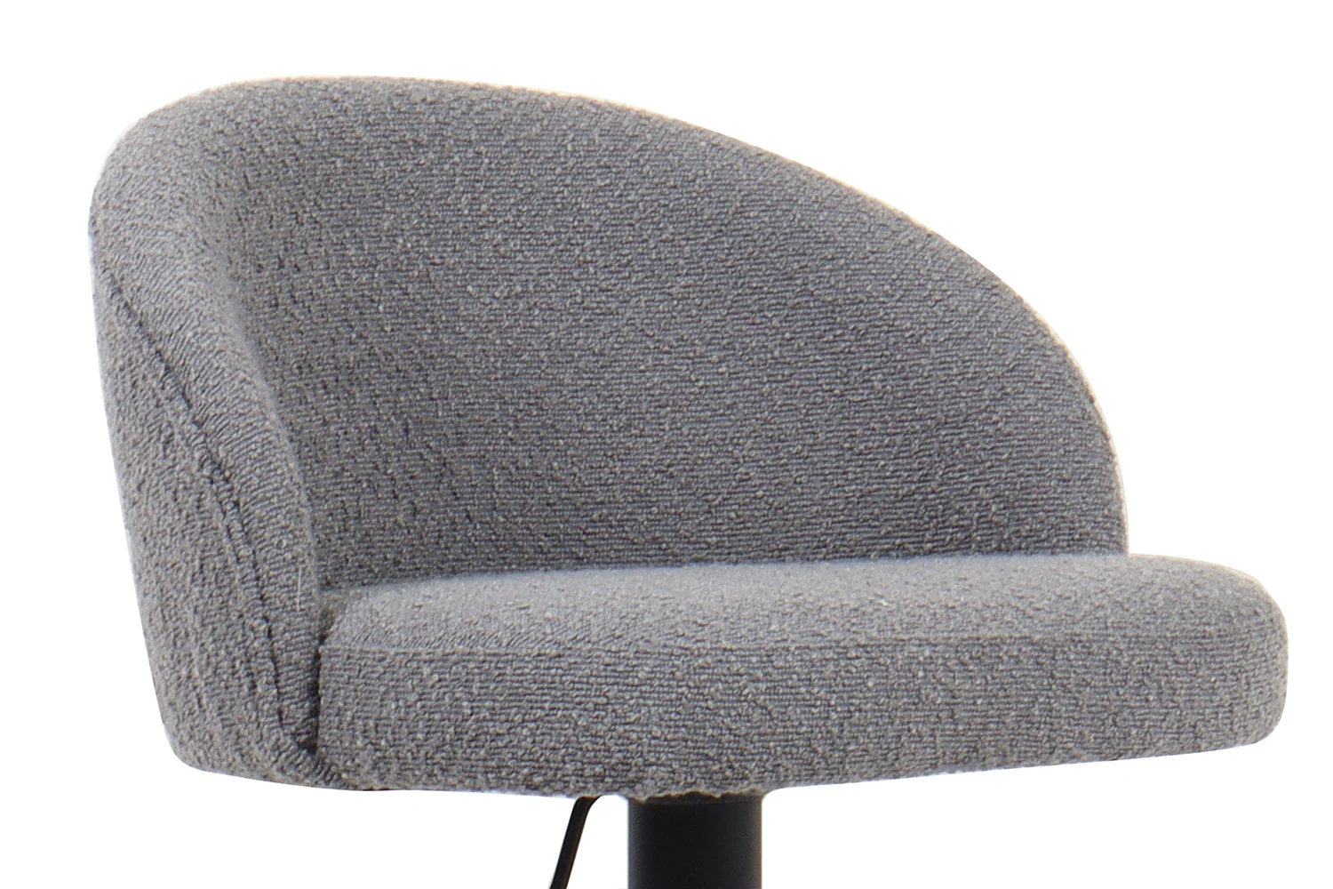 De Barstoel 'Arda' Bouclé Lichtgrijs is een moderne lichtgrijze barkruk met een gebogen rugleuning, geen armleuningen en een enkele zwart metalen poot. Verkocht als set van 2 per doos.