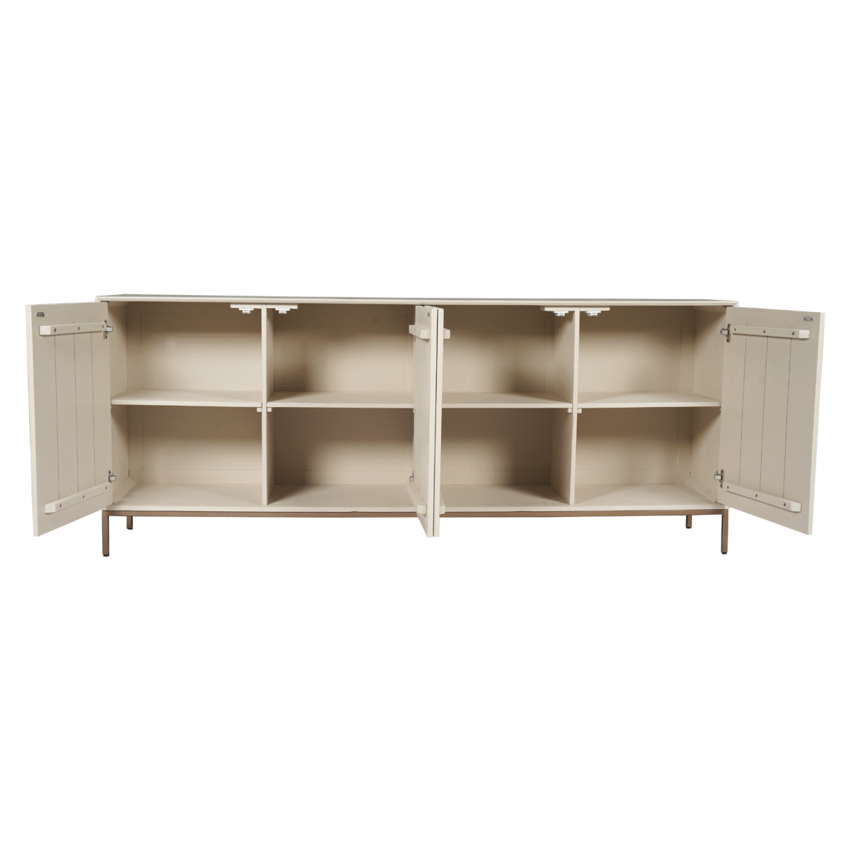 De Dressoir Madison Sand | 210 cm is een beige dressoir met vier open deuren die zes binnenplanken onthullen, op slanke metalen poten tegen een witte achtergrond.