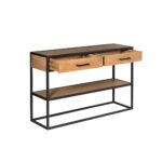 De Sidetable Denver heeft een minimalistisch, industrieel ontwerp met een zwart metalen frame, een constructie van mangohout, twee open bovenste laden en een onderste houten plank.