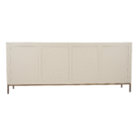 De Dressoir Madison Sand | 210 cm is een minimalistische rechthoekige kast met vier platte, lichtbeige deuren en dunne poten, afgebeeld op een witte achtergrond.