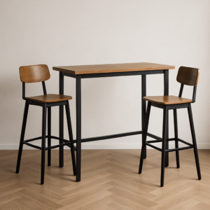 Een minimalistische eetset met een rechthoekige houten tafel en twee bijpassende houten stoelen met zwarte metalen poten, geplaatst op een lichte vloer in visgraatmotief tegen een effen beige muur - een perfecte aanvulling op de ideale hoogte van een bartafel.