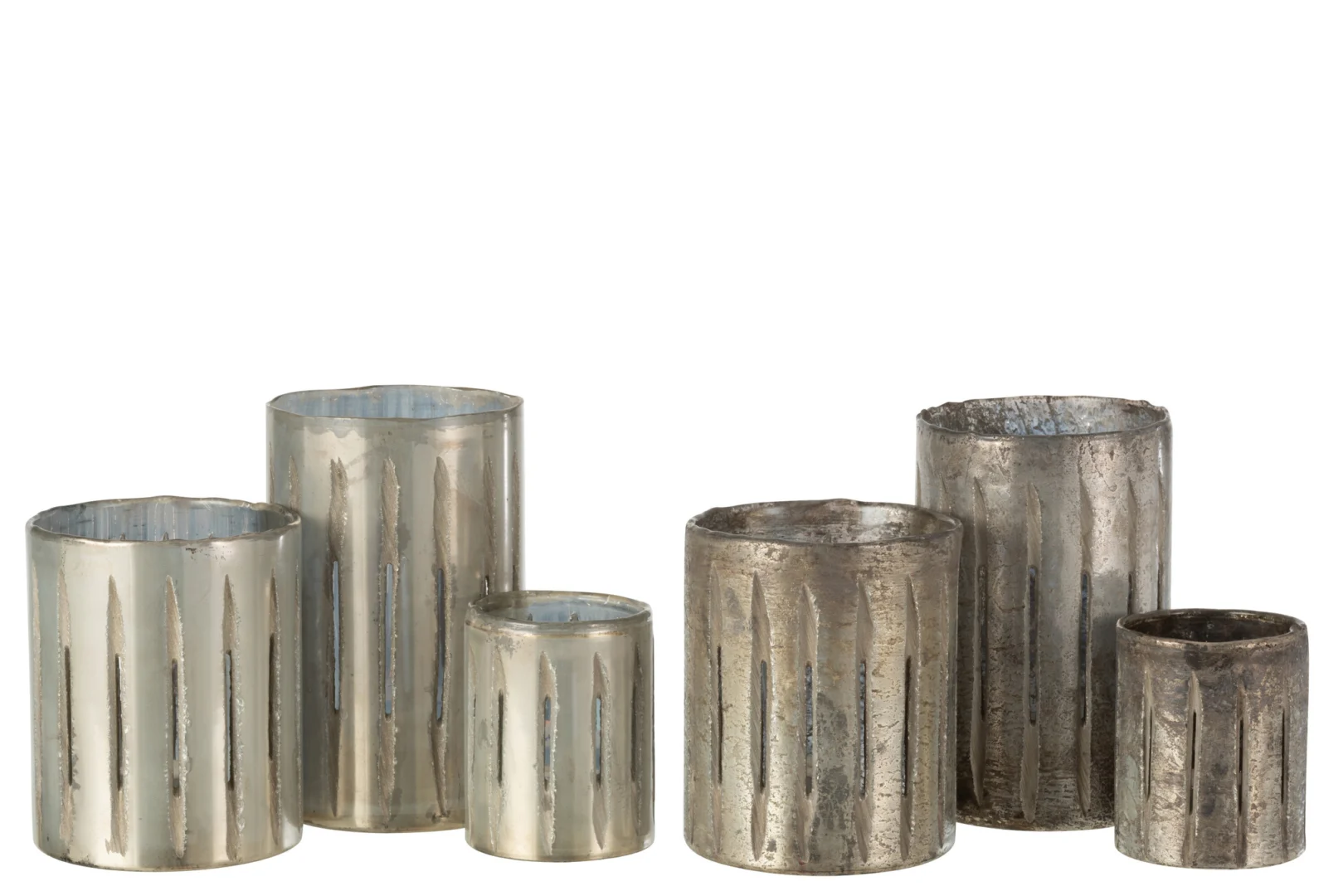 Theelichthouder Streep Glas Blauw Groot Set 2: Twee grote blauwe glazen kandelaars met verticale geëtste lijnen en een subtiel gestructureerd oppervlak, samen weergegeven tegen een witte achtergrond.