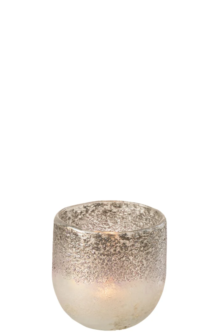 De Orkaan Milano Glas Grijs/Roze Klein is een ronde, matglazen kandelaar met een gespikkelde metallic afwerking. De zachte gloed creëert een warme, gezellige sfeer tegen een effen witte achtergrond.