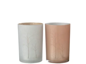 De Kaarsenhouder Orkaan Boom Glas Wit Zalm Groot Set 2 bestaat uit twee cilindrische glazen kandelaars - één mat wit en één roségoud metallic - met een ontwerp van boomtakken, naast elkaar op een effen witte achtergrond.