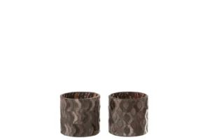 Twee kleine, donkerroze glazen kandelaars uit de "Theelichthouder Patroon Glas Donkerroze Klein Set 2" set, met verschillende patronen en naast elkaar getoond op een effen witte achtergrond.