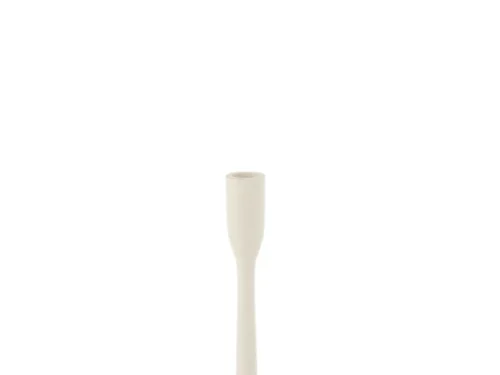 De Kaarsenhouder Metaal Mat Wit Klein is een kleine, matwitte metalen kandelaar met een slanke vorm en brede voet, afgebeeld tegen een effen witte achtergrond.