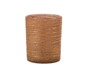 Theelichthouder Lines Glitter Glas Terracotta Goud Groot is een bruine cilindervormige kandelaar versierd met glitter en gouddraad in een willekeurig patroon, weergegeven tegen een witte achtergrond.