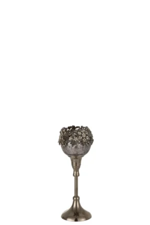 Theelichthouder Op Voet Juweel Glas Smokey Grijs Klein: een kleine glazen kandelaar met een rookgrijze afwerking, elegante verhoogde bloemenaccenten rond de rand, een kom met textuur en een lange steel op een ronde basis, afgebeeld tegen een witte achtergrond.