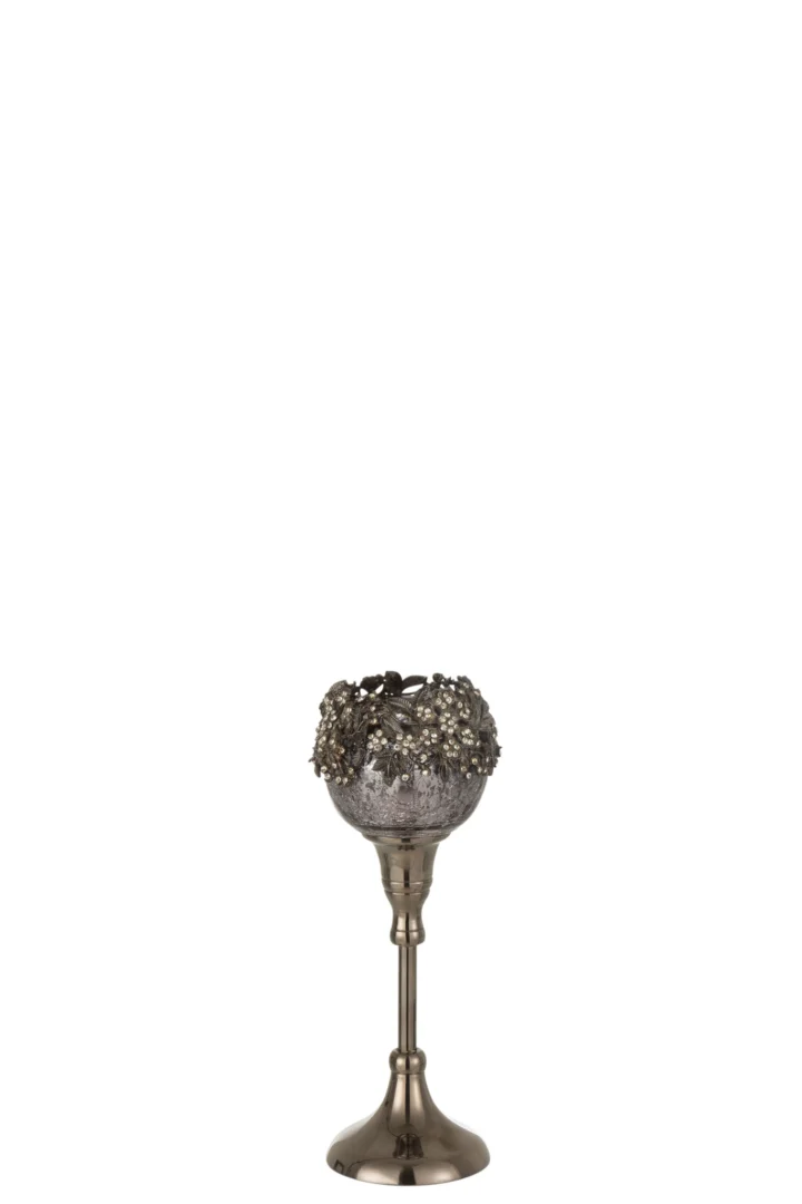 Theelichthouder Op Voet Juweel Glas Smokey Grijs Klein: een kleine glazen kandelaar met een rookgrijze afwerking, elegante verhoogde bloemenaccenten rond de rand, een kom met textuur en een lange steel op een ronde basis, afgebeeld tegen een witte achtergrond.