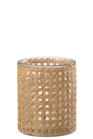Theelichthouder Rotan Glas Transparant Groot: een grote cilindervormige glazen kandelaar met een gevlochten rotan traliehuls, weergegeven op een effen witte achtergrond.