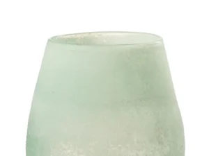 De Kaarsenhouder Orkaan Scavo Glas Aqua Groot is een matte, gestructureerde, ronde glazen beker met een subtiele groene tint, tegen een effen witte achtergrond.