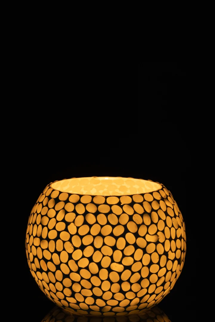 Theelichthouder Orb Glas Wit Aqua Groot heeft een rond ontwerp met ovale uitsparingen, die een warme gele gloed werpen tegen een zwarte achtergrond.