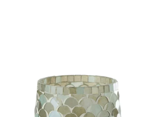 De Kaarsenhouder Orkaan Mozaïekglas Aqua Medium is een decoratieve ronde glazen vaas met een mozaïekpatroon in groen en zilver tegen een effen witte achtergrond.