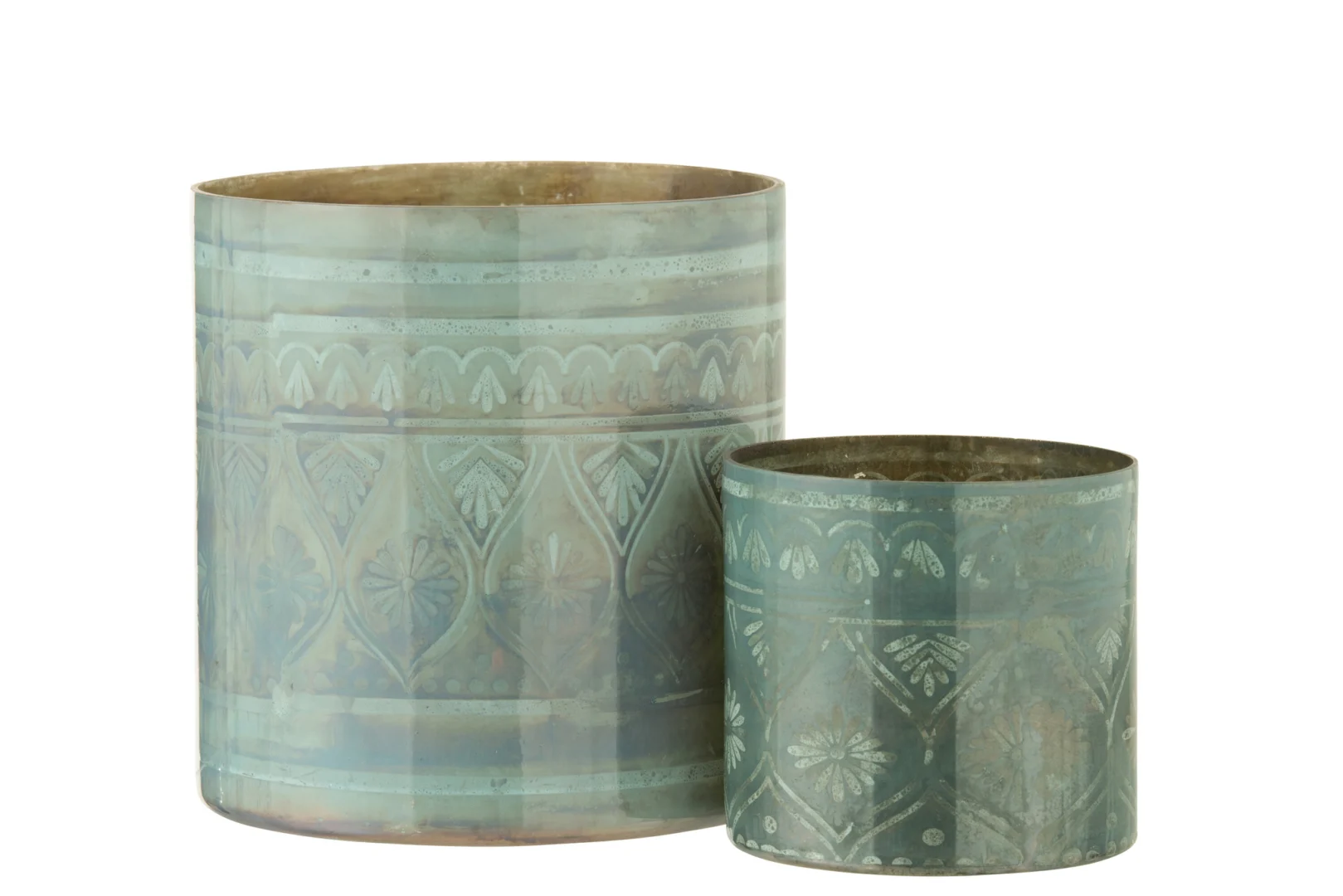 De Kaarsenhouder Orkaan Oosters Glas Aqua Groot is een grote, cilindervormige kandelaar met een aquablauwe afwerking, voorzien van vintage-geïnspireerde bloemen- en geometrische patronen in een distressed look voor een elegante touch.