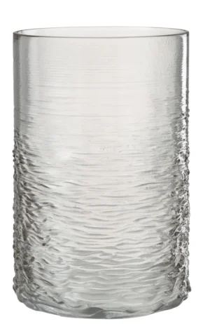 De Kaarsenhouder Orkaan Zeeglas Grijs Groot heeft een gestructureerde, gegolfde onderkant die overgaat in glad glas aan de bovenkant. Leeg gefotografeerd tegen een witte achtergrond.