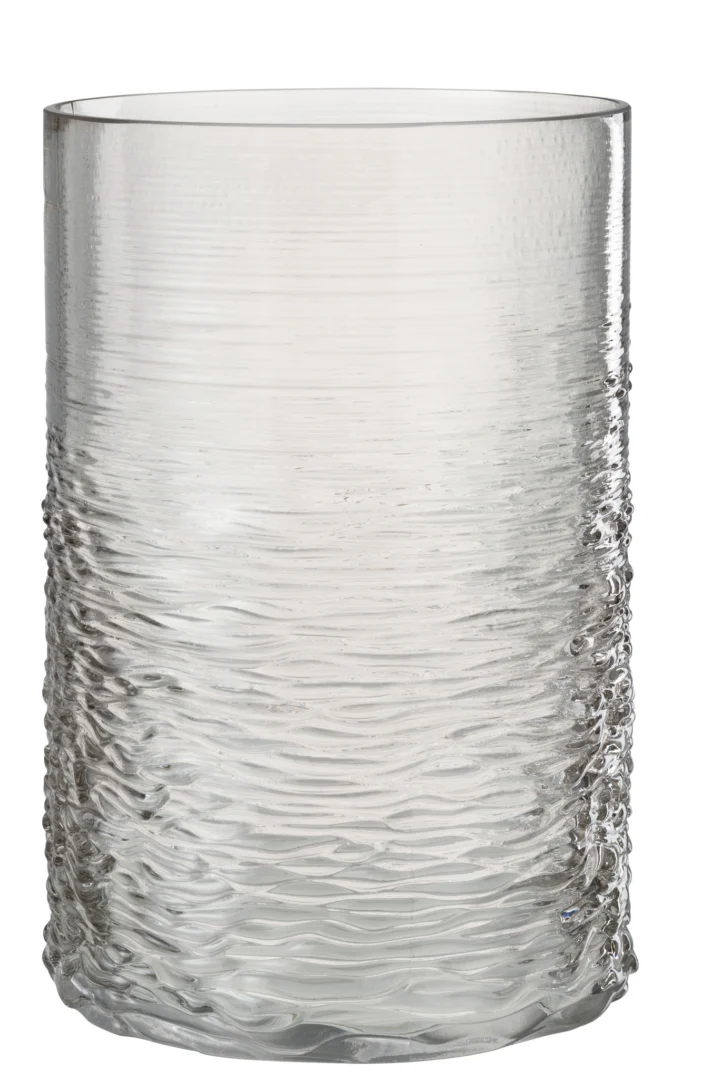 De Kaarsenhouder Orkaan Zeeglas Grijs Groot heeft een gestructureerde, gegolfde onderkant die overgaat in glad glas aan de bovenkant. Leeg gefotografeerd tegen een witte achtergrond.