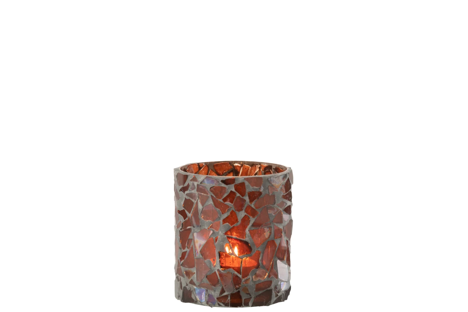 Een brandende kaars in Theelichthouder Mozaïekglas Bruin Klein, een decoratieve houder van bruine en zilveren mozaïekglasstukjes, tegen een effen witte achtergrond.