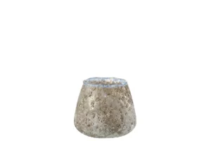 Een kleine kandelaar van grijs glas met textuur, Theelichthouder Glas Grijs Klein, met een brede basis en smalle opening, tegen een witte achtergrond.