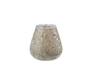 De Hurricane Glas Grijs Medium is een gestructureerde, peervormige beige vaas met een smalle opening en een licht glanzend, gespikkeld oppervlak tegen een witte achtergrond.