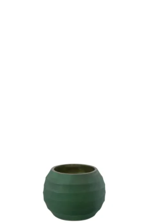 Een kleine, ronde, donkergroene glazen kandelaar met de naam Theelichthouder Streep Glas Groen Klein heeft een geribbelde textuur en wordt weergegeven tegen een witte achtergrond.