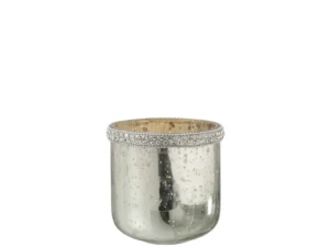 De Kaarsenhouder Orkaan Diamant Glas Zilver Klein is een zilveren votiefhouder van kwikglas met een gestructureerde kralenrand en een gespikkeld, reflecterend oppervlak, tegen een effen witte achtergrond.