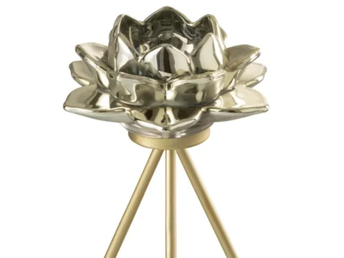 Een kleine grijze glazen lotusvormige theelichthouder op een driepotige gouden standaard, geïsoleerd op een witte achtergrond. Productnaam: Theelichthouder Op Voet Bloem Glas Grijs Klein.