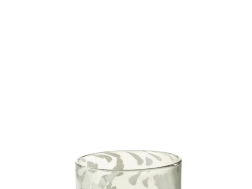 De Kaarsenhouder Orkaan Dot Glas Grijs Wit Klein is een kleine, heldere glazen beker met een ronde vorm en een geëtst wit bloemen- en bladpatroon rond de buitenkant.