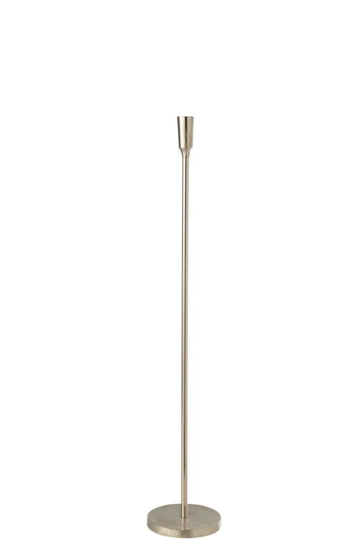 De Kandelaar Metaal Zilver Groot is een hoge, slanke metalen vloerlamp met een ronde voet en een minimalistisch ontwerp, tegen een effen witte achtergrond.