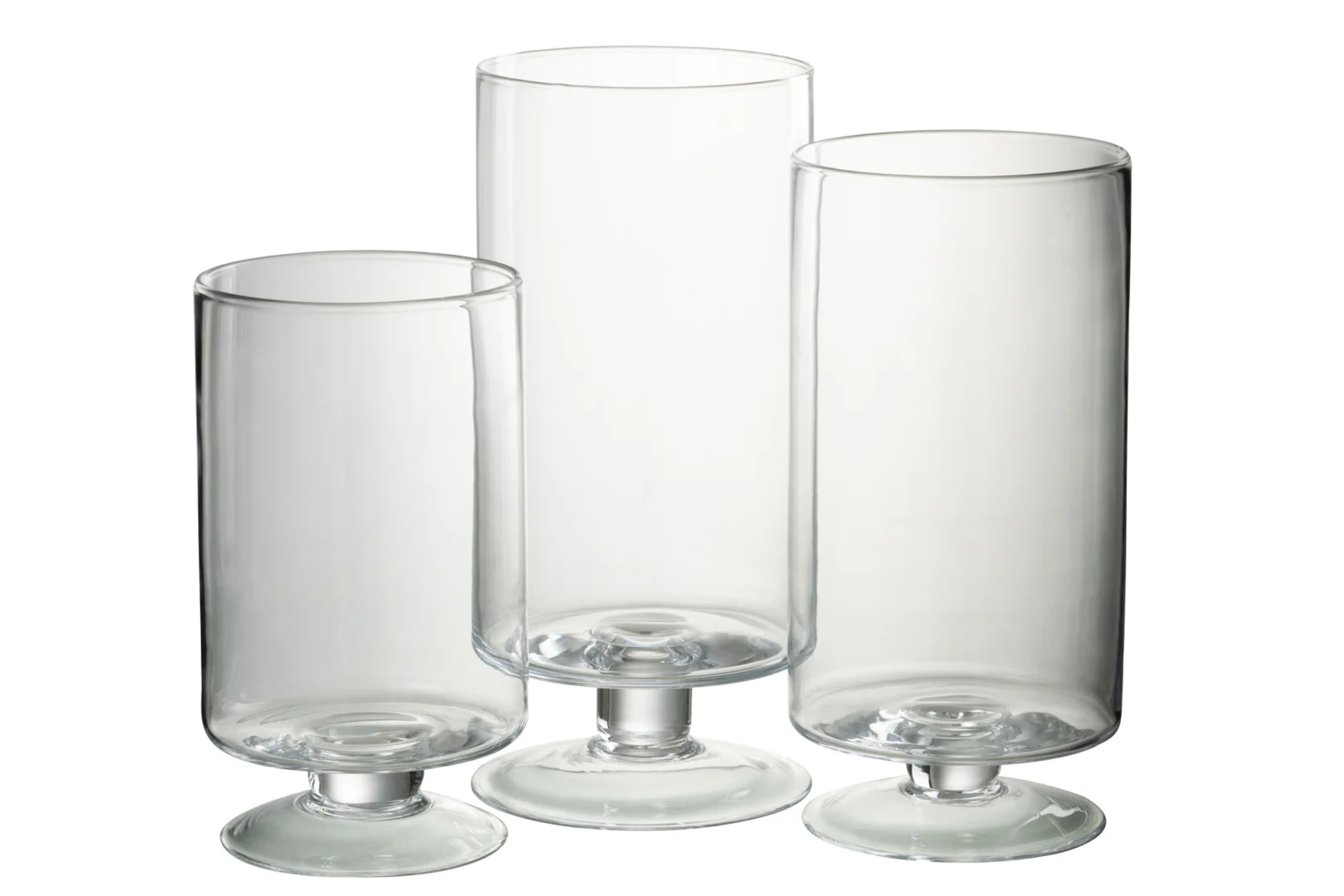 De Kaarsenhouder Orkaan Te Voet Ronde Glazen Groot bestaat uit drie cilindrische vazen van helder glas van verschillende hoogtes, elk met een brede ronde basis en rechte zijkanten, naast elkaar geplaatst tegen een witte achtergrond.