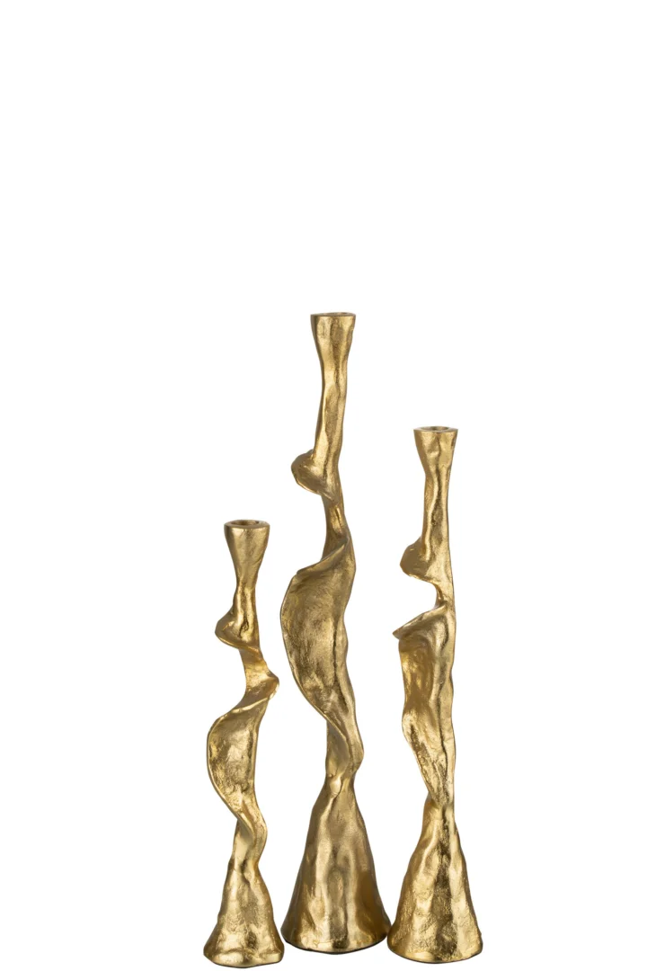 De Kaarsenhouder Ozy Aluminium Goud Set 3 bestaat uit drie abstract gouden kandelaars van verschillende hoogtes met organische, gedraaide ontwerpen, afgebeeld tegen een witte achtergrond.