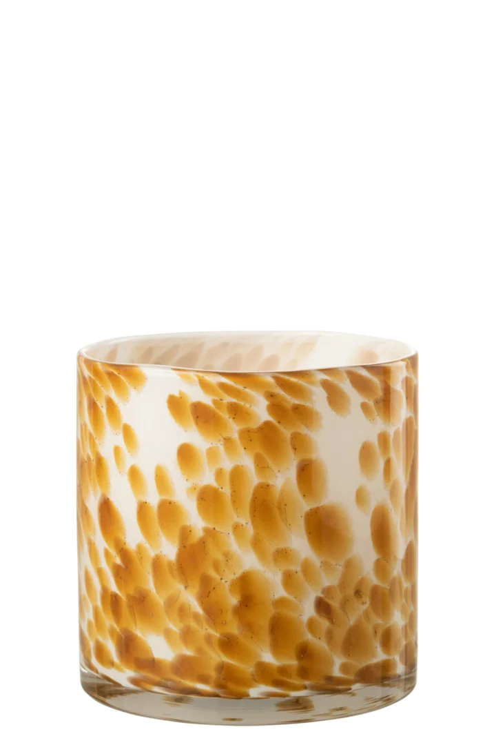 De Kaarsenhouder Orkaan Dot Glas Wit Oker Medium is een cilindrische glazen houder met een witte basis en een amberbruin gespikkeld patroon dat doet denken aan dierenvlekken.
