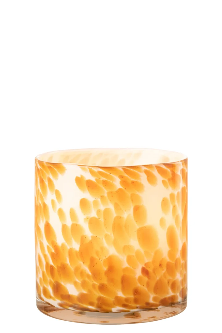 De Kaarsenhouder Orkaan Dot Glas Wit Oker Medium is een cilindervormige glazen houder met oranje en gele penseelstreekachtige spikkels op helder glas, weergegeven op een wit oppervlak.