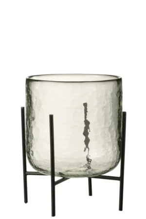 De Kaarsenhouder Orkaan Stand Glas IJzer Groot heeft een heldere, gestructureerde cilindrische glazen vaas op een minimalistische zwart metalen standaard met vier poten, tegen een witte achtergrond.