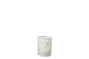 De Kaarsenhouder Orkaan Laat Glas Wit Medium is een witte cilindrische kandelaar met een delicaat bladmotief tegen een effen witte achtergrond.